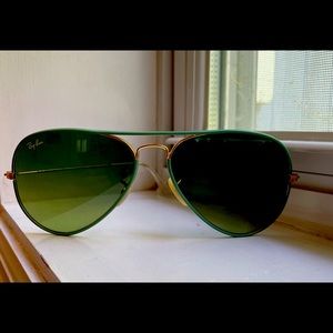 Ray-Ban woman’s unique green frame Aviators with green lens-used no scratches